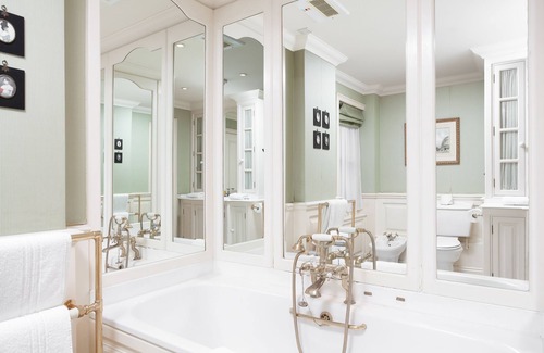 Guildford Haus | Angel Hotel