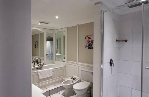 Guildford Haus | Angel Hotel