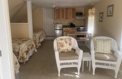 Northeast Virginia Beach Wohnung | Angie's Guest Cottage