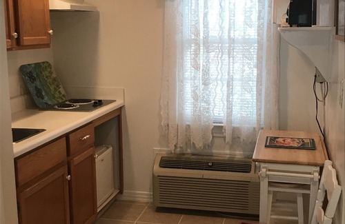 Northeast Virginia Beach Wohnung | Angie's Guest Cottage