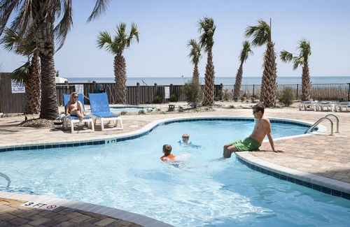 Myrtle Beach Resort | Angle Oceanfront Sun Suite mit Balkon und offiziellen Vor-Ort-Vermietungsrechten