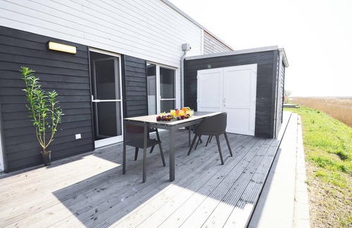 Tossens Wohnung | Ankerhuus - enjoy nature on the dyke. Sauna. Fireplace. Terrace.
