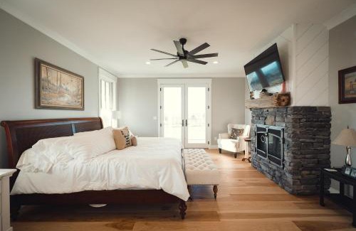 Williamsburg Haus | Ann Riley Farmhouse 6BDR on Yuba Vineyards - 8062