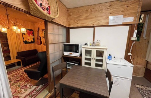 Toyonaka Haus | AnNam Stay NEW HOTARUGAIKE: 15 minute walk to Osaka Airport (Itami Airport)! 15 minutes to Umeda by train! Two-story, one-group townhouse.