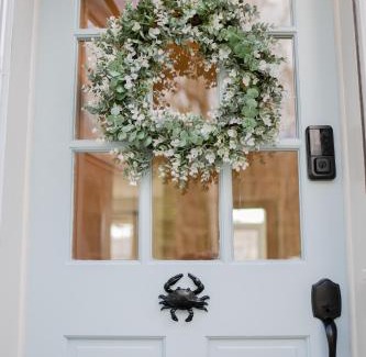 Annapolis Villa | Annapolis Charm Waterfront Getaway Near USNA - FISH & CRAB from your PRIVATE PIER!