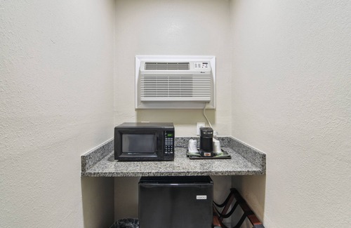 Orlando Beach Hotel | Anthony's on the Beach