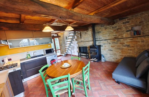 Madonna Dei Fornelli Wohnung | Erneute Wohnung in alten Steinhaus "Scheune" mit Pool, Sauna und Garten