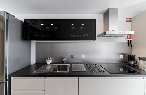 Canico Wohnung | Caniço VI, geräumige Wohnung mit Pool und Meerblick