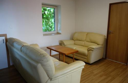 Hulin Wohnung | Apartmán Hulín, Chrášťany - bílý