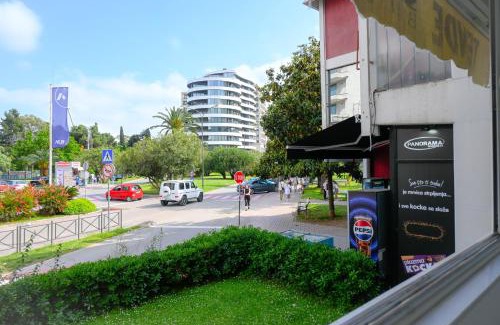 Gospostina Wohnung | Apartman Petar-Spacious Friendly Stay in the Heart of Budva