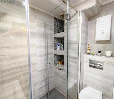 Gospostina Wohnung | Apartman Petar-Spacious Friendly Stay in the Heart of Budva