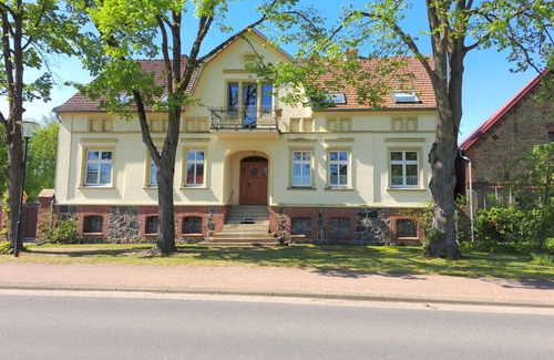 Schonberg Wohnung | Ferienwohnung '2' mit gemeinsamer Terrasse und WLAN