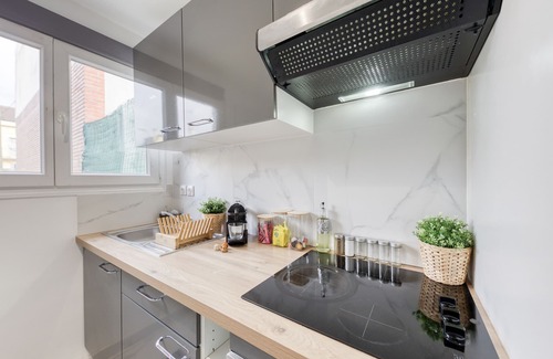 La Courneuve Wohnung | Apartment 4 pers - Metro + station / Private parking lot / Wifi - Aeroport CDG -