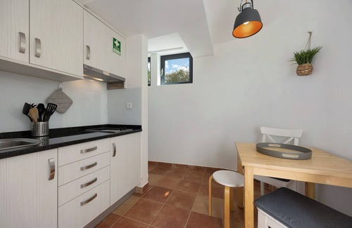 Carrapateira Wohnung | Ferienwohnung 'Amado' mit Bergblick, privatem Garten und Wi-Fi