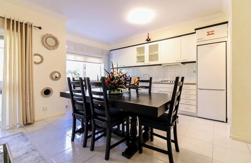 Viana do Castelo Wohnung | Ferienwohnung 'Bosque Marítimo' mit Bergblick, privater Terrasse und WLAN