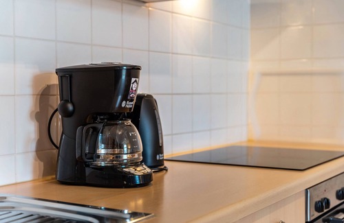 Muritz Wohnung | Ferienwohnung 'Burgherr 10' in einem Hotel mit Gemeinschaftsgarten, Balkon und Wi-Fi