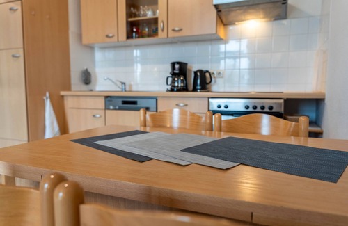 Muritz Wohnung | Ferienwohnung 'Burgherr 10' in einem Hotel mit Gemeinschaftsgarten, Balkon und Wi-Fi