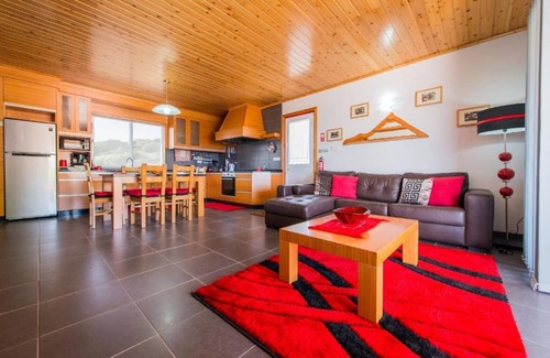 Calheta de Nesquim Wohnung | Apartment 'Casa Da Vigia T2' with Sea View, Private Garden and Wi-Fi
