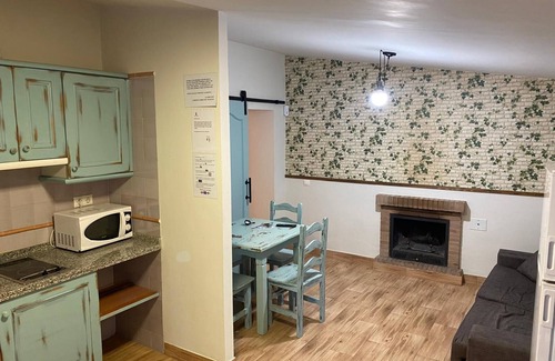 Huetor Santillan Wohnung | Ferienwohnung 'Casa Rural Luís' mit Bergblick, Gemeinschaftspool und Wi-Fi