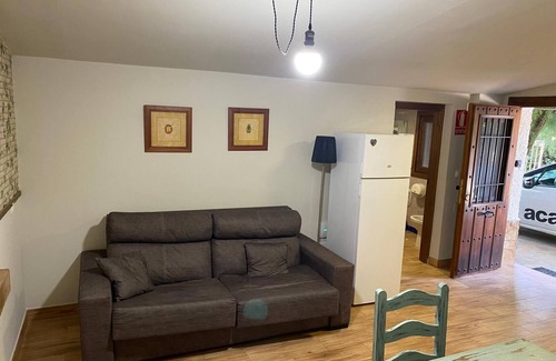 Huetor Santillan Wohnung | Ferienwohnung 'Casa Rural Luís' mit Bergblick, Gemeinschaftspool und Wi-Fi