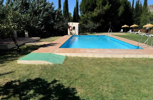Huetor Santillan Wohnung | Ferienwohnung 'Casa Rural Luís' mit Bergblick, Gemeinschaftspool und Wi-Fi