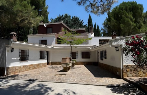 Huetor Santillan Wohnung | Ferienwohnung 'Casa Rural Luís' mit Bergblick, Gemeinschaftspool und Wi-Fi