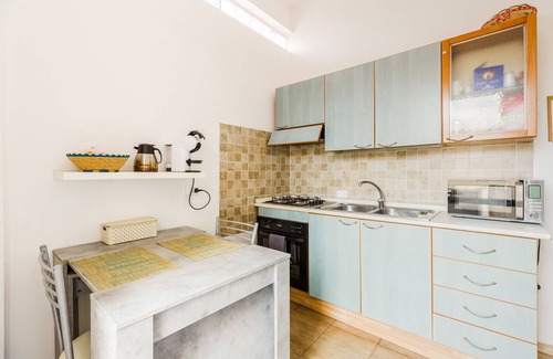 Solanas Wohnung | Ferienwohnung 'Casa Rimedia' mit Balkon, WLAN und Klimaanlage