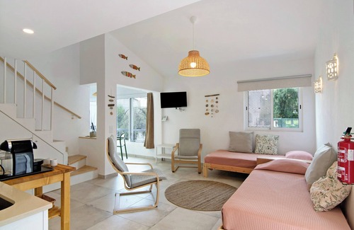 Santa Luzia Wohnung | Ferienwohnung 'Cosy Beach Loft Pedras Del Rei' mit Gemeinschaftspool, WLAN und Klimaanlage