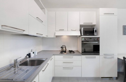 Albate Wohnung | Apartment 'Easy Como Stay Con Parcheggio' with Shared Terrace, Wi-Fi and Air Conditioning
