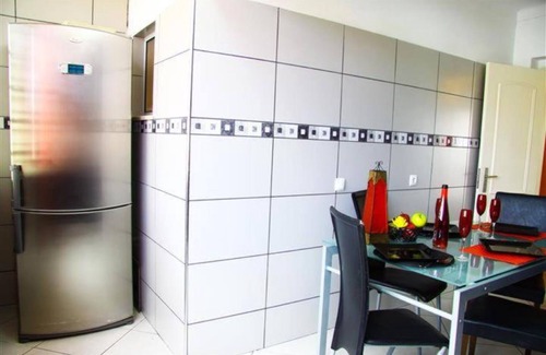 Carvoeiro Wohnung | Ferienwohnung 'Fernandes' mit Bergblick, Wi-Fi und Klimaanlage