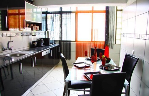 Carvoeiro Wohnung | Ferienwohnung 'Fernandes' mit Bergblick, Wi-Fi und Klimaanlage
