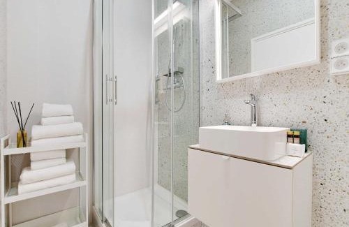 Centre Wohnung | Apartment for 4 person in Nanterre
