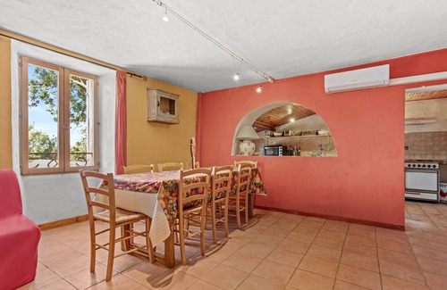 Bargeme Haus | Ferienwohnung 'Gite Bastide' mit Blick auf den See, Wi-Fi und Klimaanlage