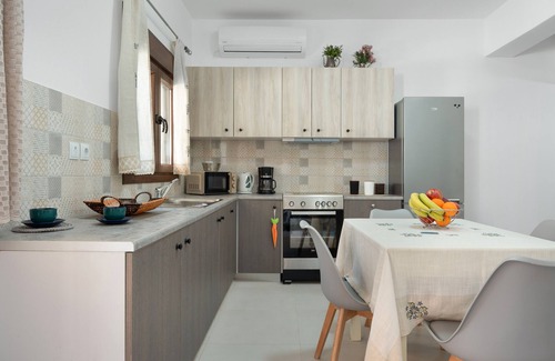 Panormos Wohnung | Ferienwohnung 'Iliana 1' mit Bergblick, Wi-Fi und Klimaanlage