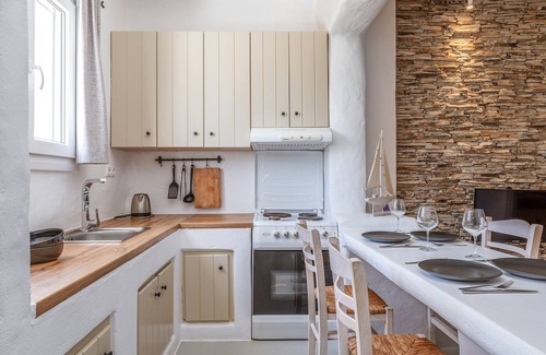 Kastraki Wohnung | Ferienwohnung in einem Hotel 'Irida Earthly 2bedroom Apartment' mit Meerblick, WLAN und Klimaanlage