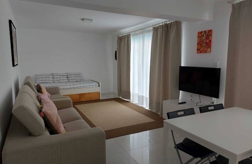 Linda-a-Pastora Haus | Apartment in a villa with pool