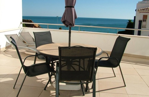 Olhos D'Agua Wohnung | Water-Eye Apartment mit herrlichem Pool- und Strandblick
