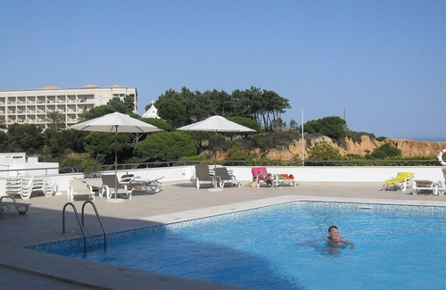 Olhos D'Agua Wohnung | Water-Eye Apartment mit herrlichem Pool- und Strandblick