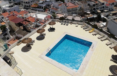 Olhos D'Agua Wohnung | Water-Eye Apartment mit herrlichem Pool- und Strandblick