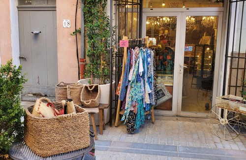 Cotignac Wohnung | Apartment in the heart of cotignac
