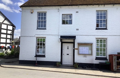 Berriew Wohnung | Apartment in the heart of Berriew village, nr Welshpool