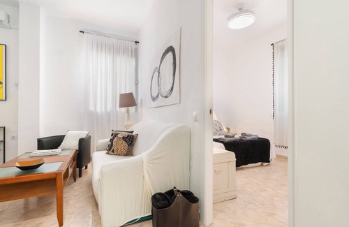 La Palmera-Reina Mercedes Wohnung | Apartment 'La Naranja De Reina Mercedes' with Wi-Fi and Air Conditioning