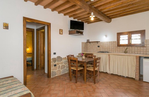 Piombino Wohnung | Apartment 'Leccio' with Shared Pool, Wi-Fi and Air Conditioning