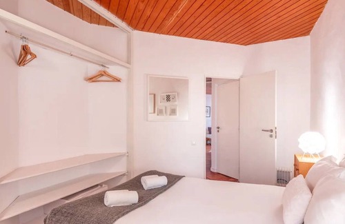 Praia das Macas Wohnung | Apartment 'Mar E Serra I' with Balcony and Wi-Fi