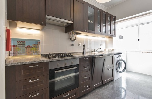 Alto do Pina Wohnung | Apartment in der Nähe von Fonte Luminosa * 2BD APT CENTRAL *