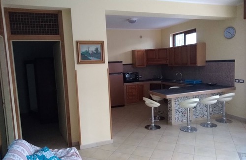 Brolo Wohnung | Wohnung nicht weit vom Meer entfernt