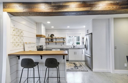 Sugarcreek Wohnung | Modern Farmhouse Apartment in Sugarcreek!