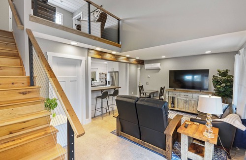 Sugarcreek Wohnung | Modern Farmhouse Apartment in Sugarcreek!