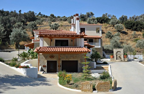 Kerveli Wohnung | Appartement 'Posidon' in Kerveli exklusive Villa, Pool, Folklore Museum & Dive Center