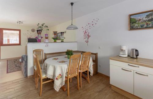 Ratece Wohnung | Apartment Pr' Kavač by Interhome